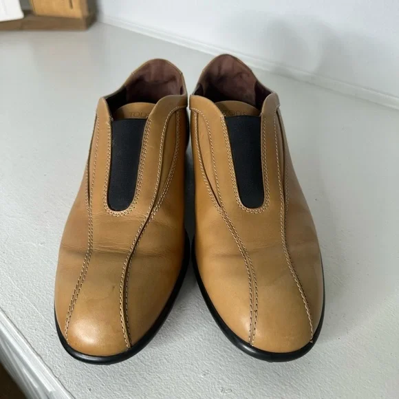**SOLD**Tod’s Women’s Leather Slip-On Driving Shoes – Camel Tan - Picture 2 of 8